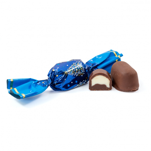 Bomboane de pom din ciocolată, umplute cu cremă mixtă. În cutie de brad de Crăciun, 250 g